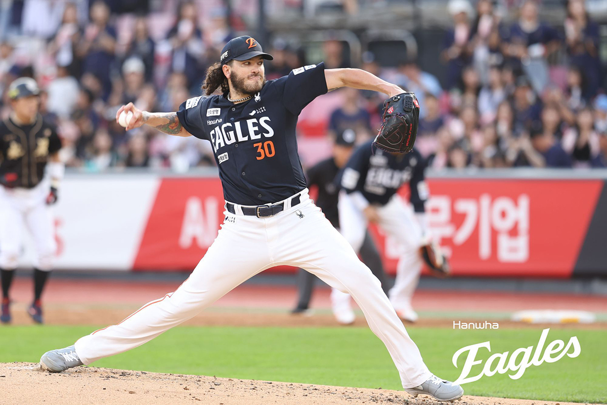 ‘KBO리그가 폰세의 운명을 바꿨다’… KBO 투수 4관왕-MVP 수상으로 인생 역전한 폰세, 토론토와 3년 3000만달러 계약하며 ‘금의환향’